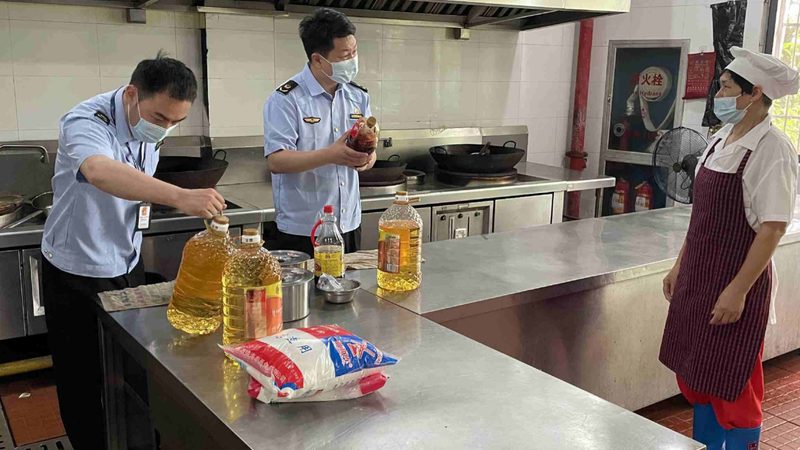 揭秘零食批发一手货源代理：条件与注意事项